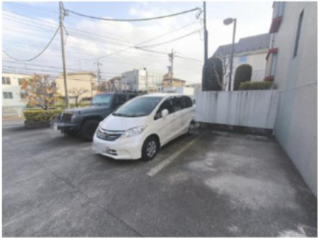 三鷹市新川６丁目の賃貸マンションの駐車場