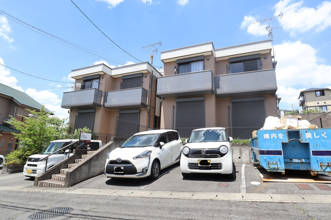 ルミエール旭ヶ丘の駐車場