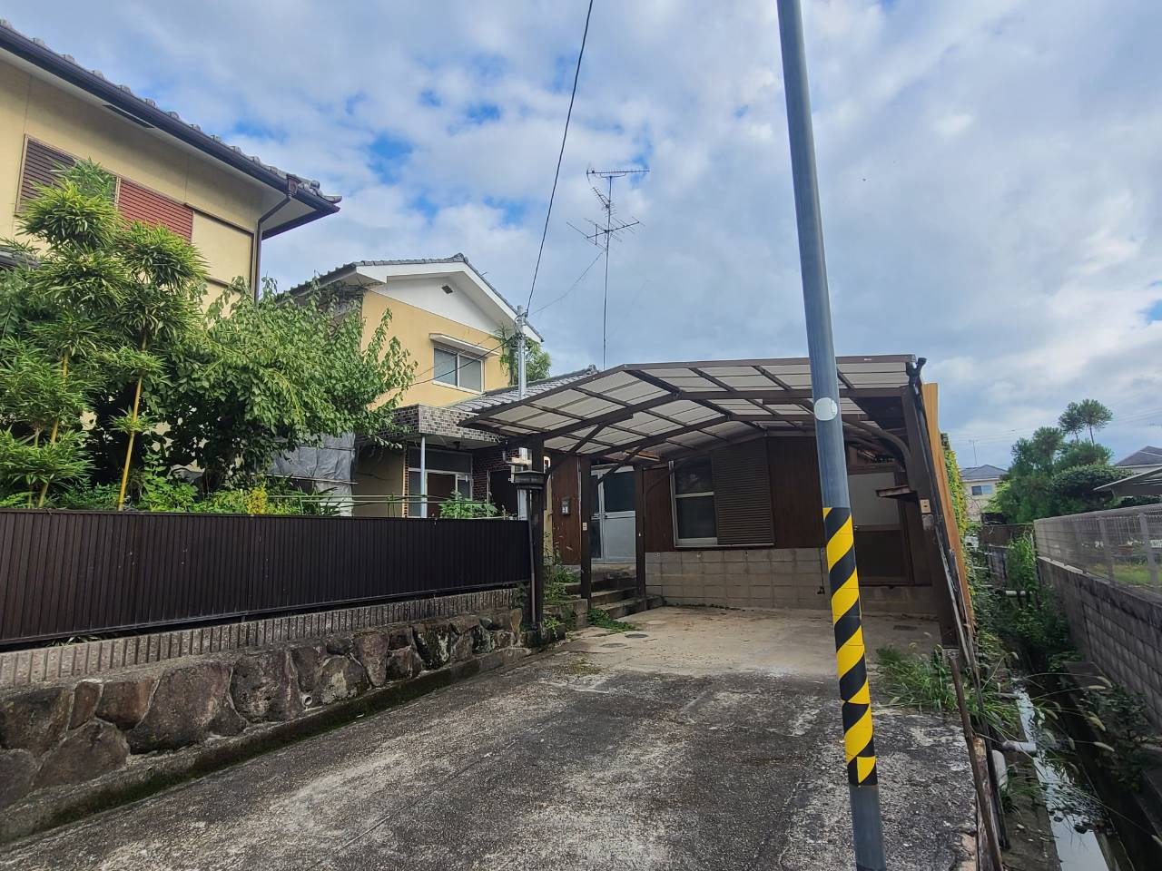 七条１丁目戸建の駐車場