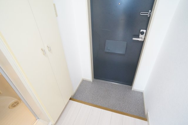 法蓮町第３マンションの玄関