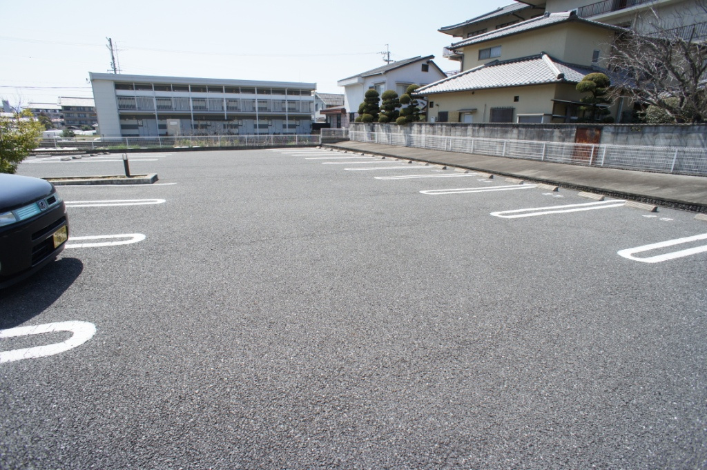 フォンテーヌ　Ｎ－Ⅱの駐車場