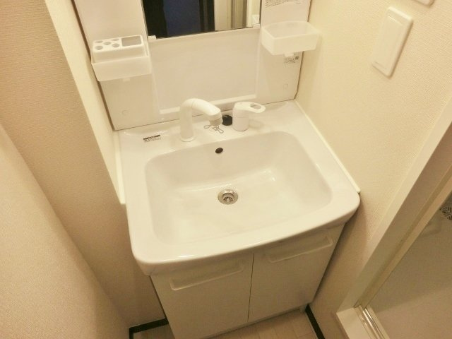 ＪＨＫ浦和仲町の洗面所|☆シャワー水栓型洗面台付きです。☆