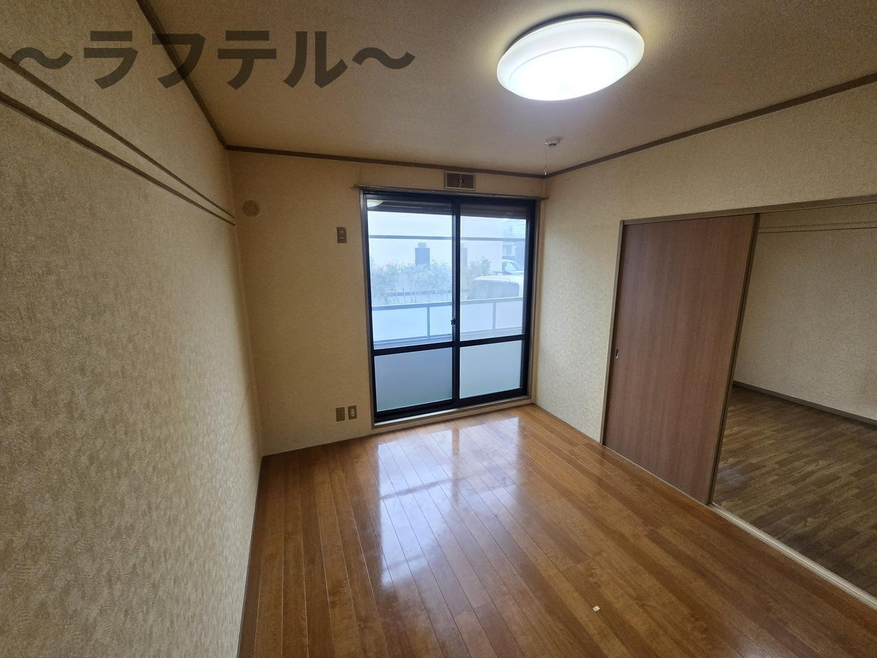 サンハイツの洋室