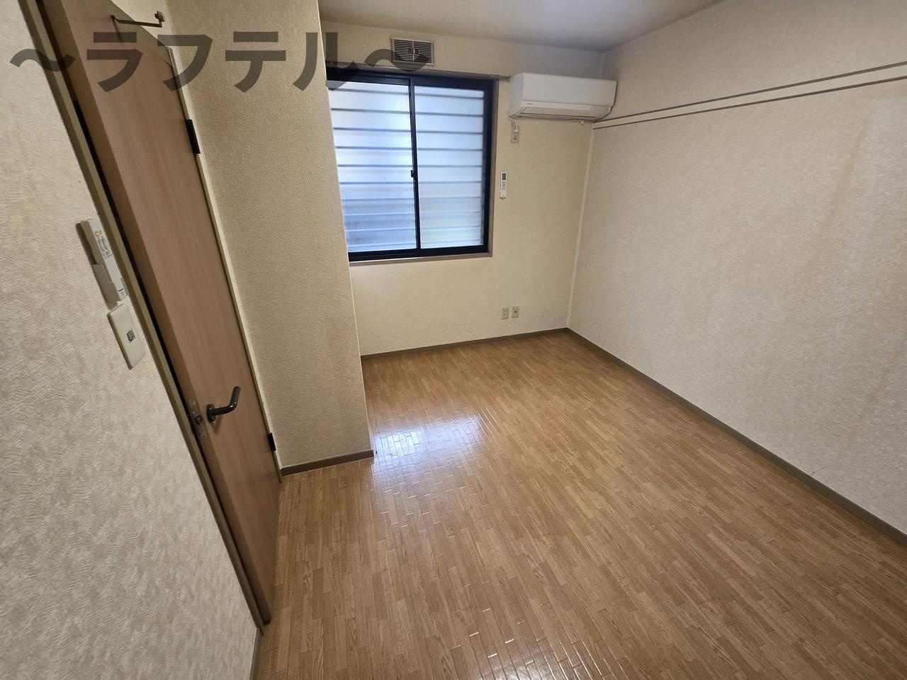 サンハイツの洋室