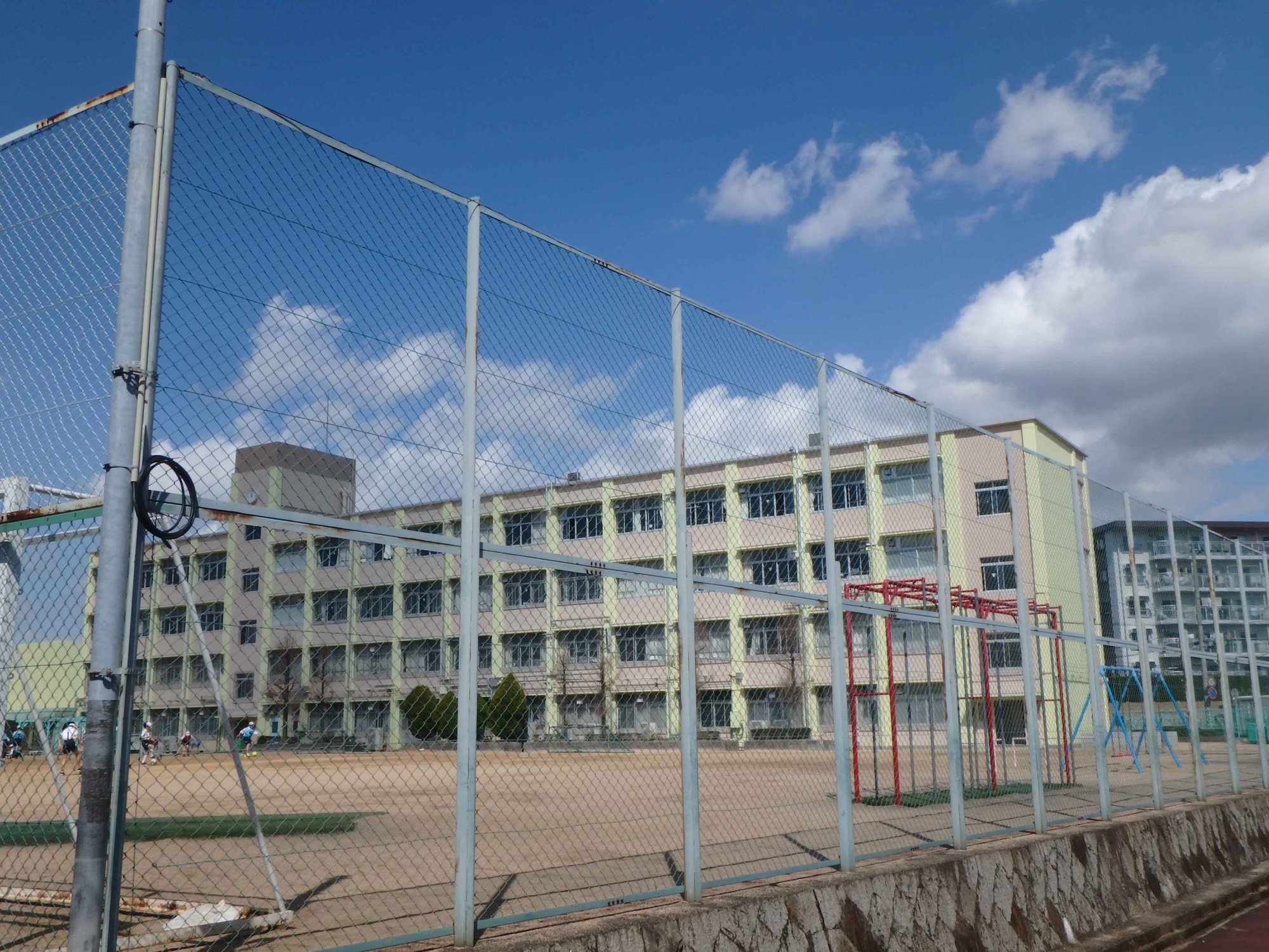 神戸市須磨区西落合６丁目のマンションの周辺|西落合小学校