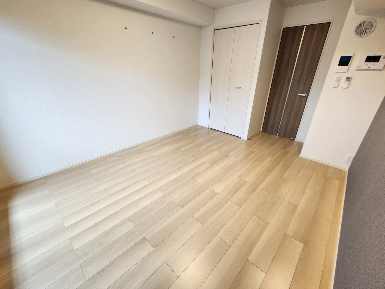 ヒカルサ京田辺大住の洋室