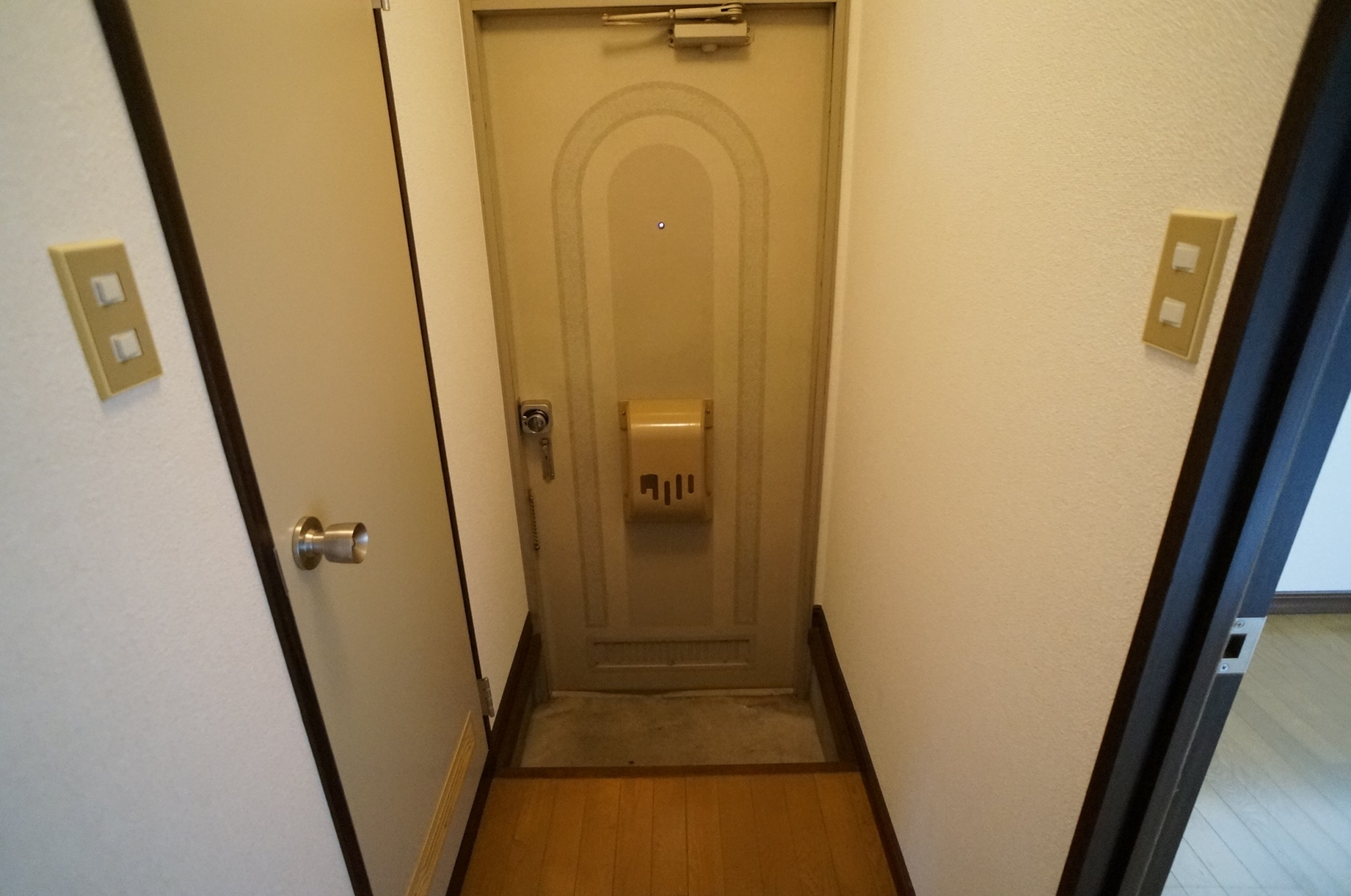尺土グリーンヴィレッジＢの玄関