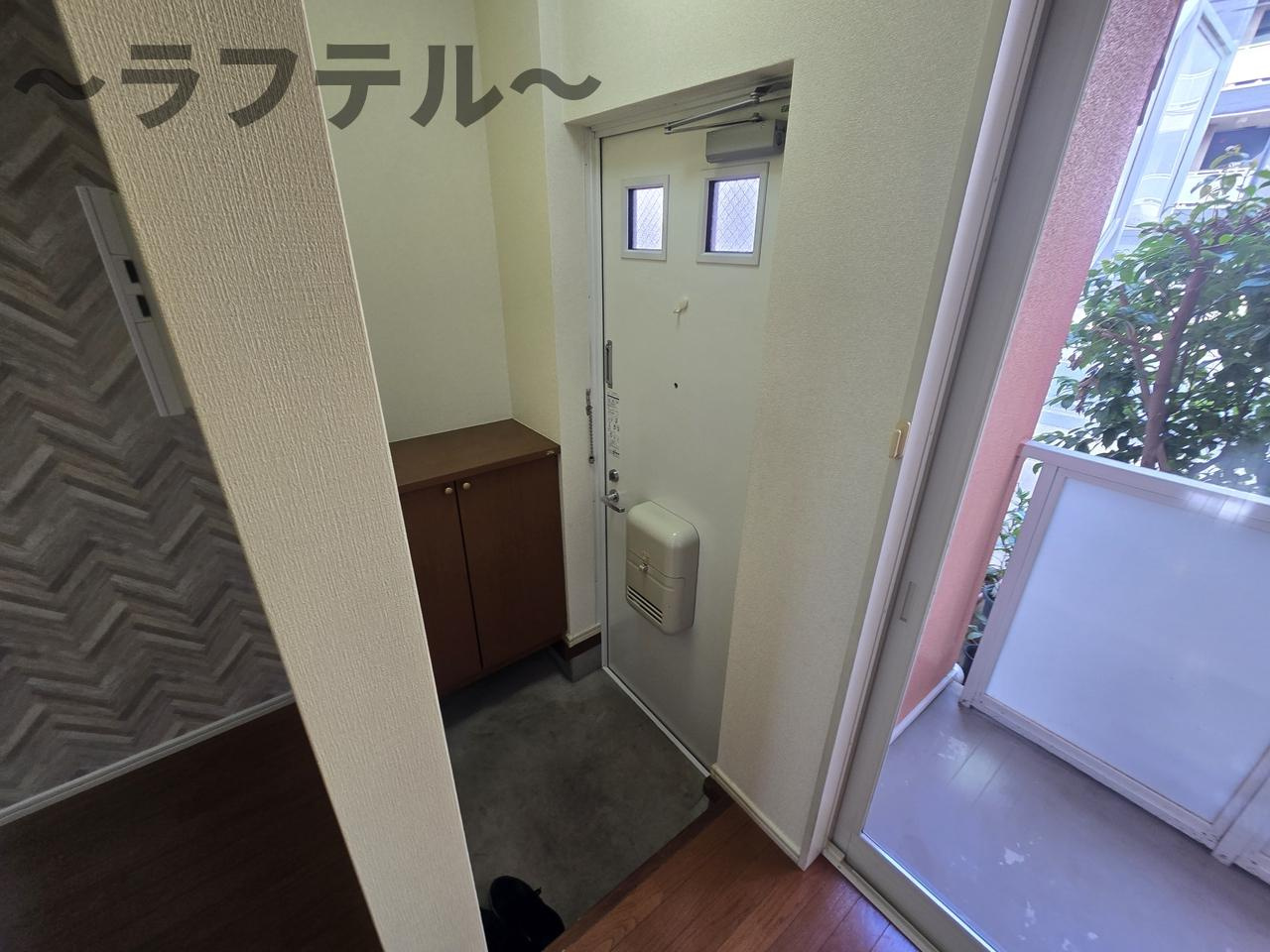モン　アヴィヨンの玄関