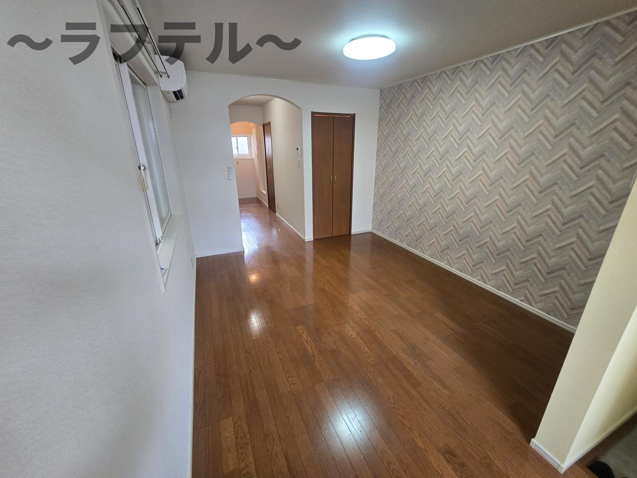 モン　アヴィヨンの洋室