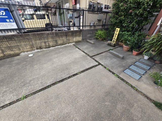 モン　アヴィヨンの駐車場