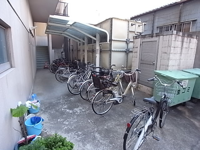 ビルまあぁろの駐車場