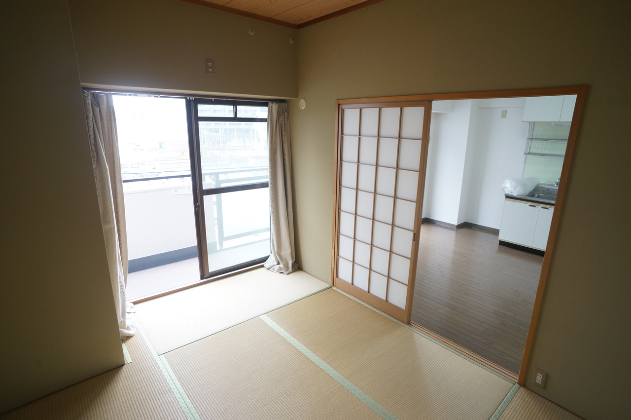 フォレスト神宮前の和室