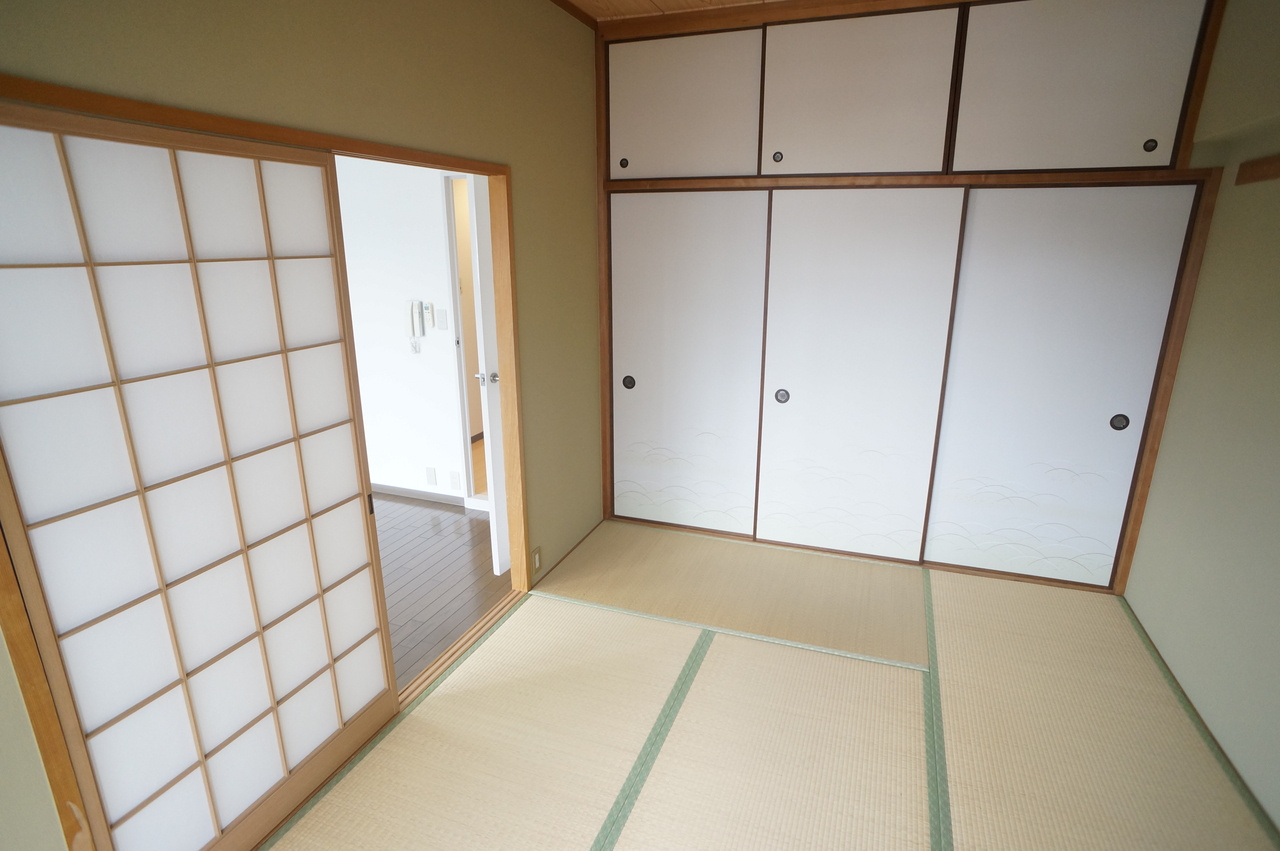 フォレスト神宮前の和室
