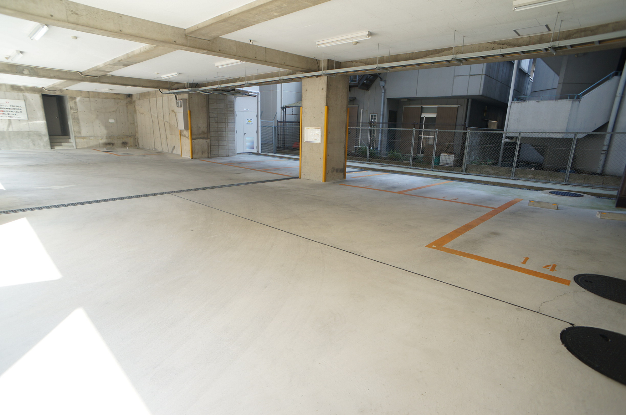 フォレスト神宮前の駐車場