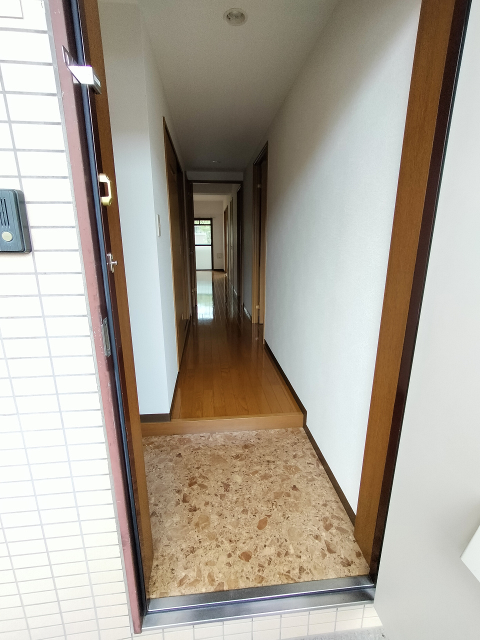 タカーラ・ハーヴェスト弐番館の玄関|別部屋イメージ写真