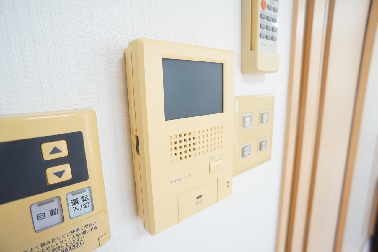 協栄ビルの玄関