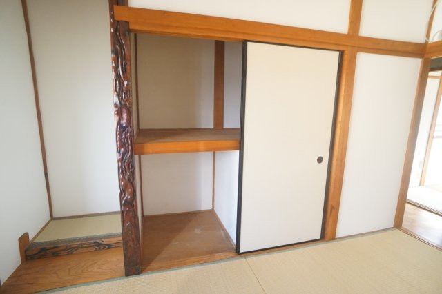 北葛城郡上牧町米山台３丁目のテラスの収納