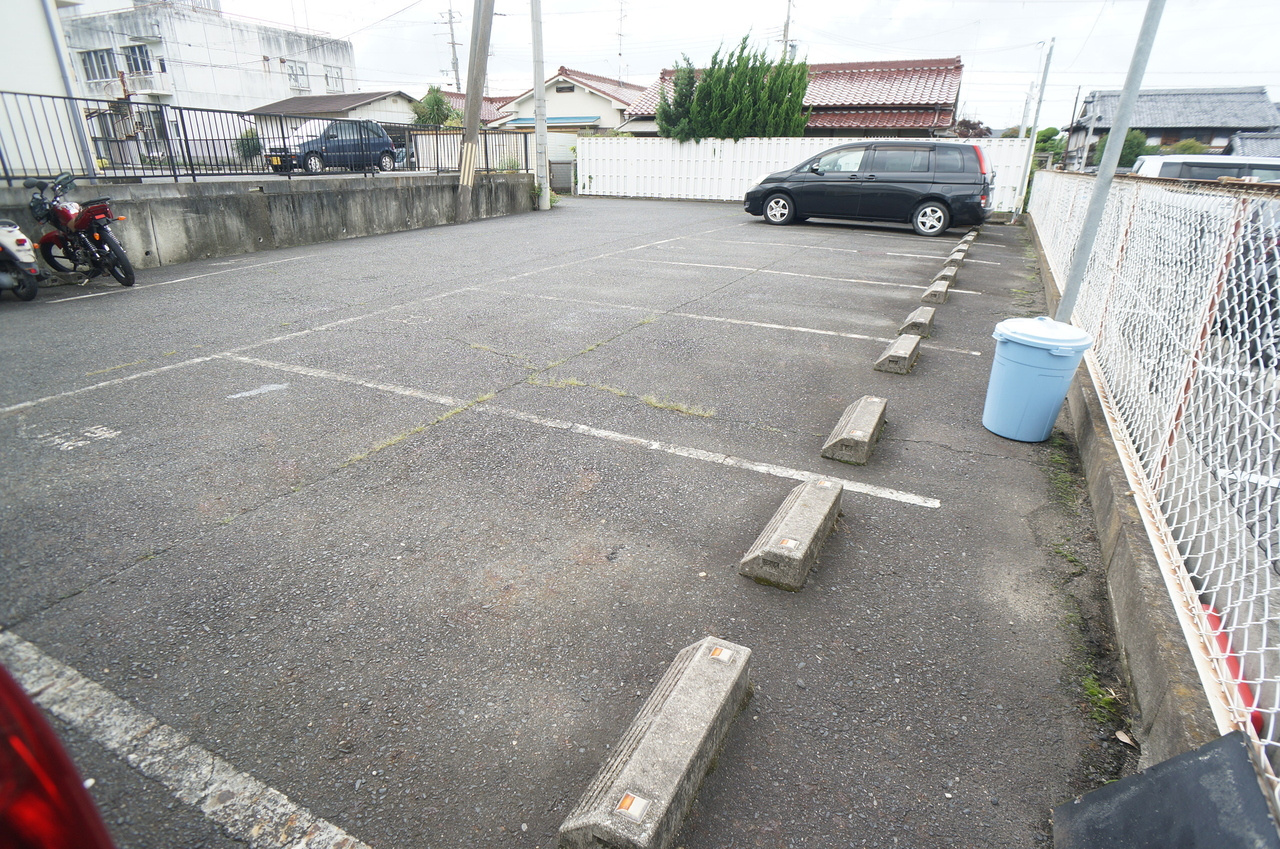 ファミールＹＡＭＡＭＯＴＯの駐車場