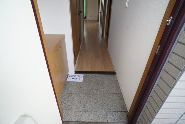 アソシエートの玄関