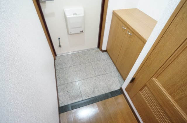 生駒郡斑鳩町阿波２丁目の賃貸マンションの玄関