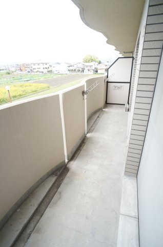 生駒郡斑鳩町阿波２丁目の賃貸マンションのバルコニー