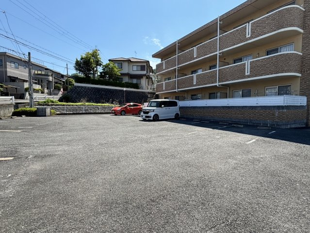 ベルデ帝塚山の駐車場