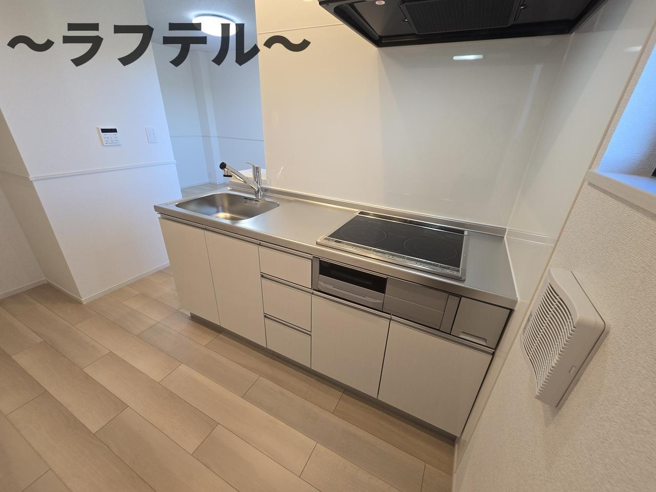 ヒカルサ狭山広瀬台フロントのキッチン|反転タイプ