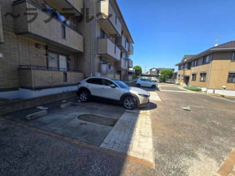 モンソレーユ　Ａの駐車場