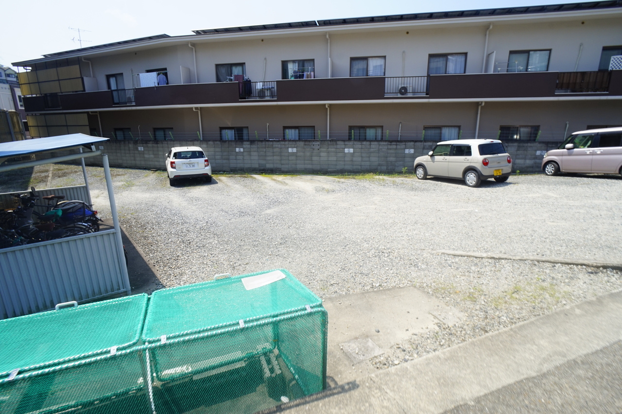 グレーシィ東生駒の駐車場