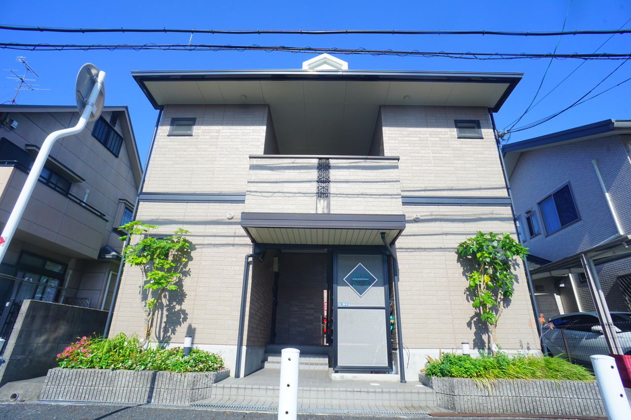 フローラ新大宮の駐車場