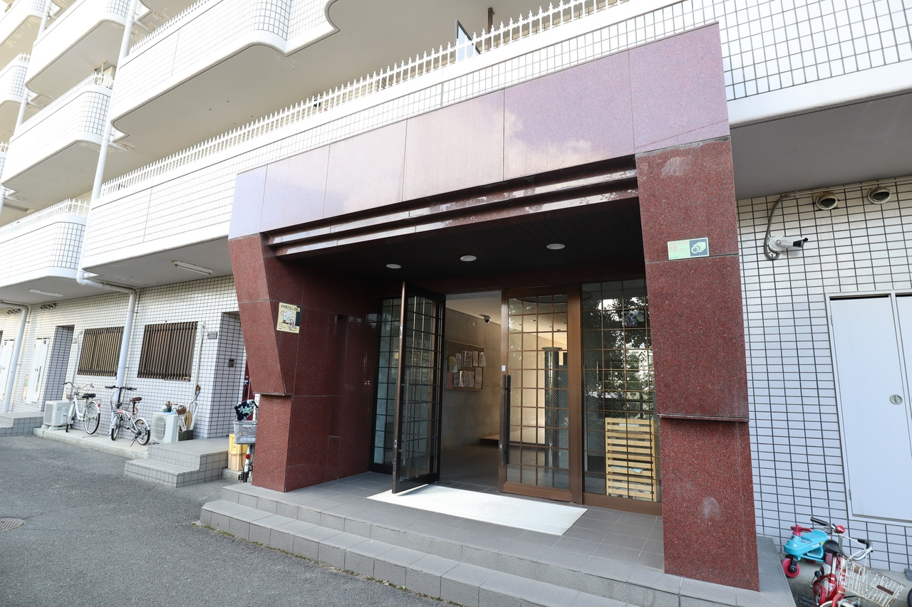 リアライズ八木のエントランス