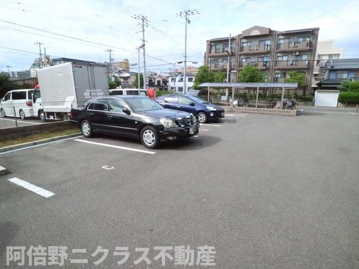 グラン ジュテの駐車場