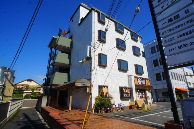 一條館の駐車場
