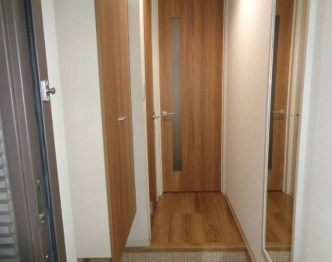 川口市幸町３丁目の賃貸マンションの玄関