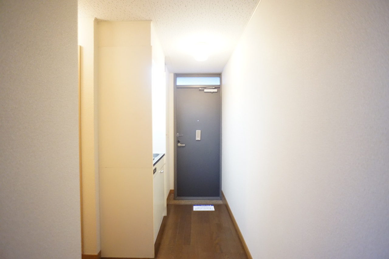レオパレス大陽壱番館の玄関