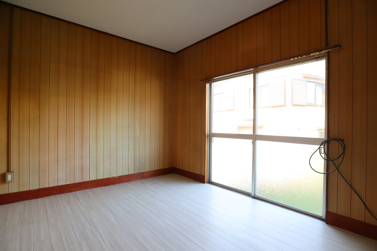 額田部北町戸建の洋室