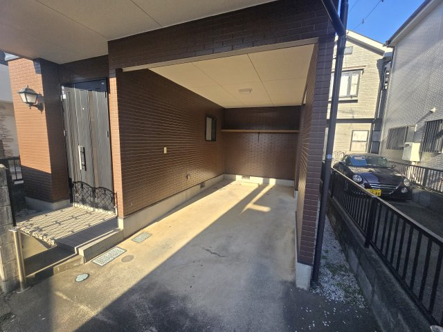 下藤沢563-7貸家の駐車場