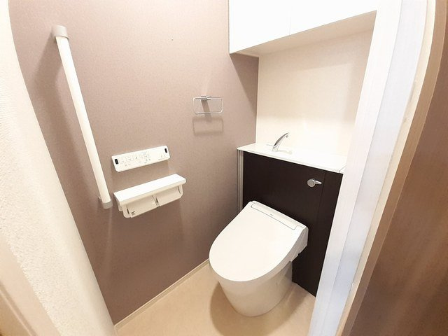 橿原市葛本町の賃貸マンションのトイレ