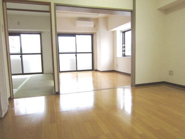 グランシエロ川口本町の居間・リビング|別室参考写真です