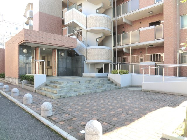 ロイヤルヒルズ浦和のエントランス|★建物エントランスの画像です★