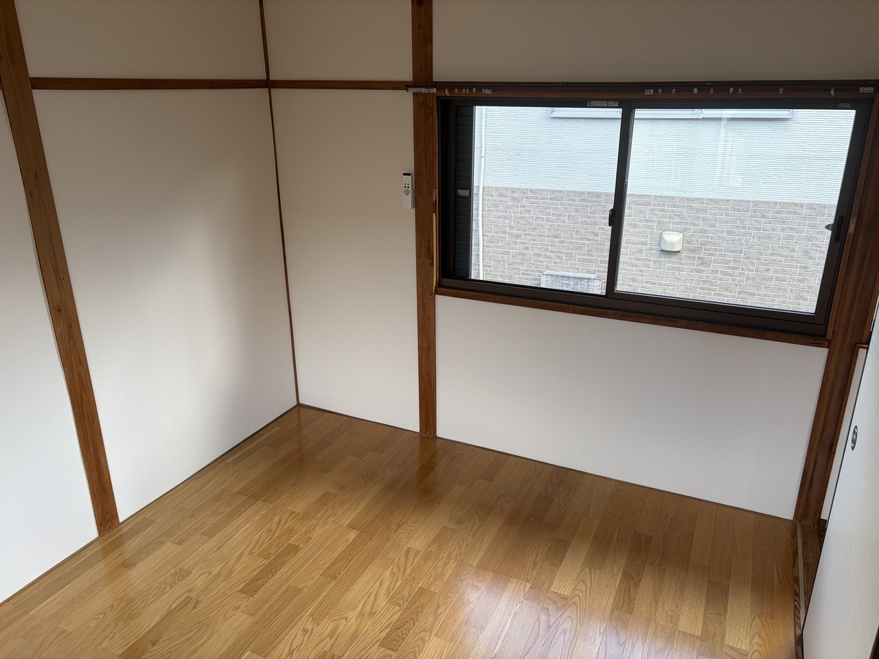 秋篠三和町1丁目戸建の洋室