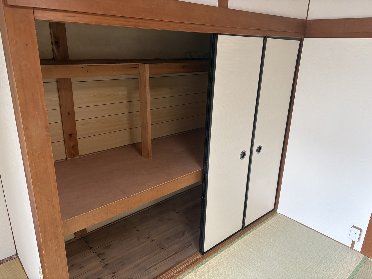 秋篠三和町1丁目戸建の収納