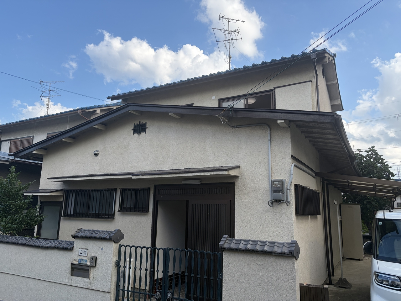 秋篠三和町1丁目戸建のエントランス