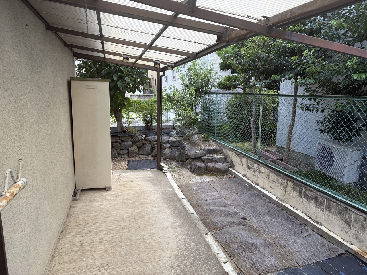 秋篠三和町1丁目戸建の駐車場