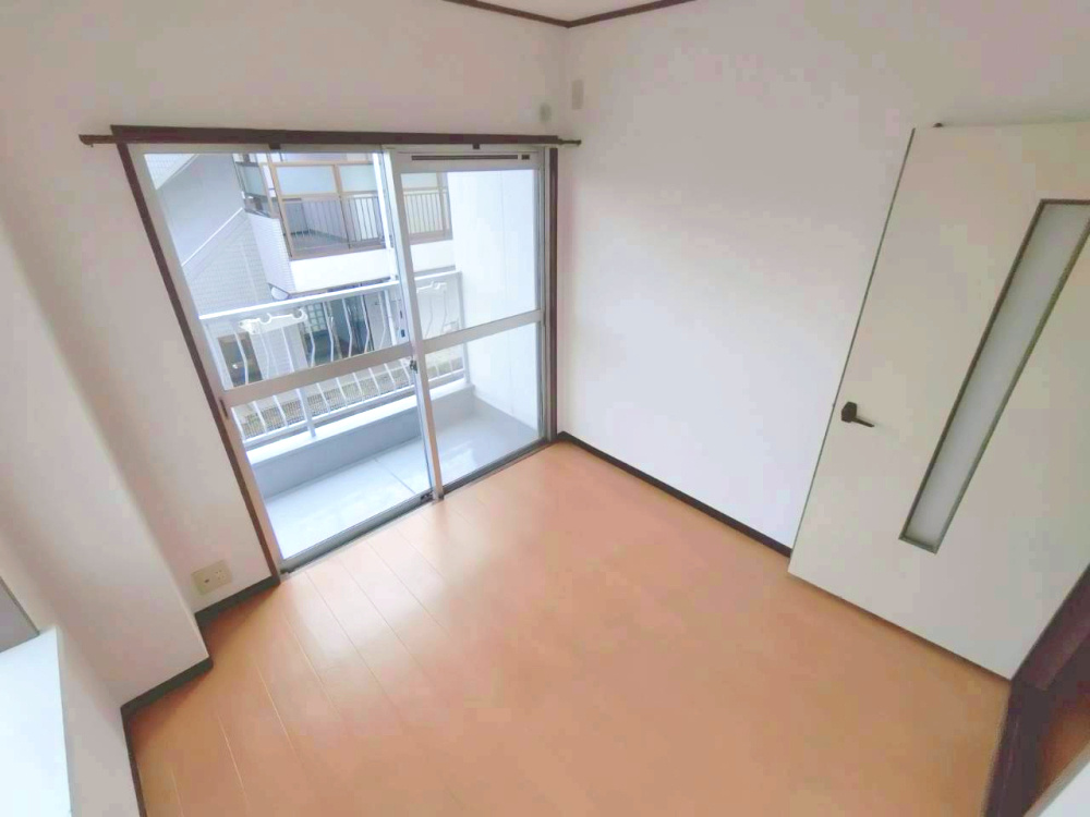 サンライズビルの洋室