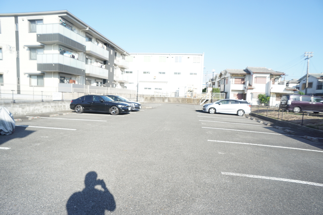 レオパレスセドナの駐車場