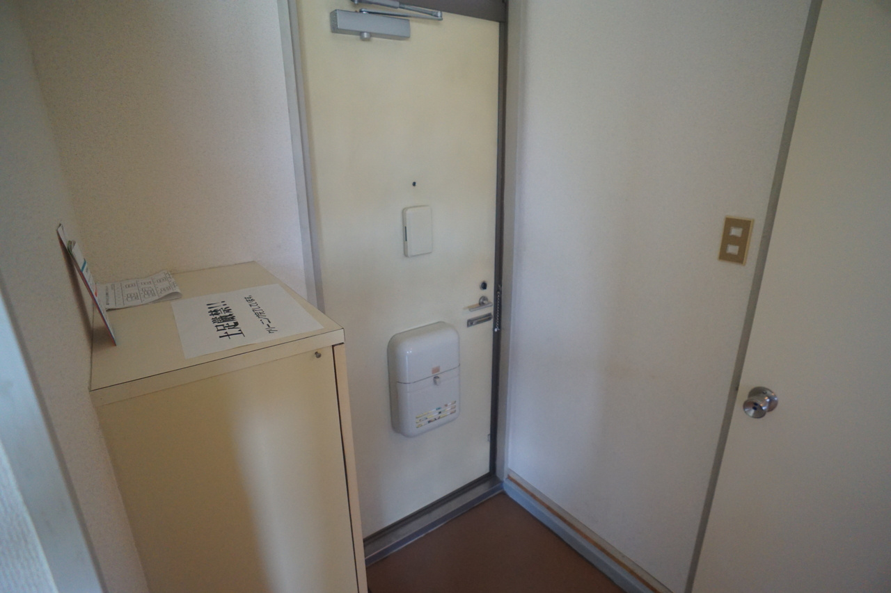スカイハイツ・ピア１号棟の玄関