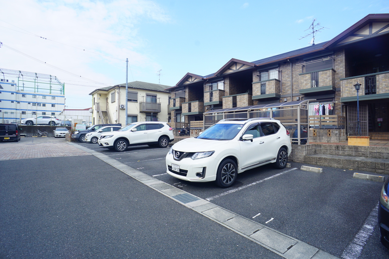 グランシャリオ（八条町）の駐車場