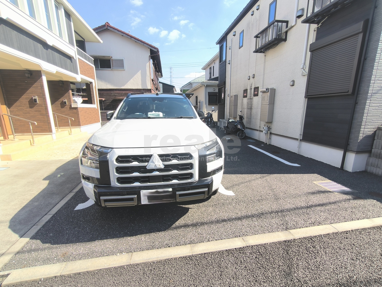 調布市深大寺東町５丁目のアパートの駐車場