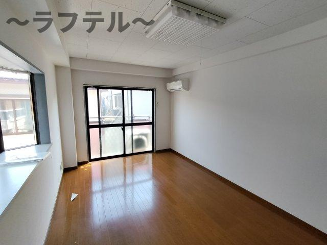 メゾンローゼの居間・リビング|別部屋イメージ写真